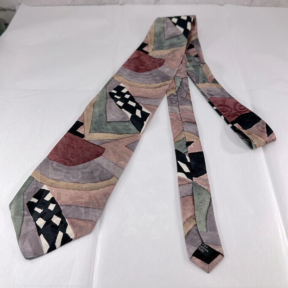 Club International - Abstract Print Italian Silk Mens Necktie ⭐️ EUC